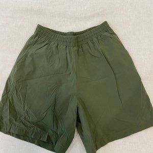 Outdoor Voices green 7" workout shorts